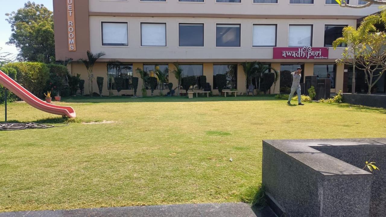 Hotel Shivalik - Mehsana Mahesana エクステリア 写真