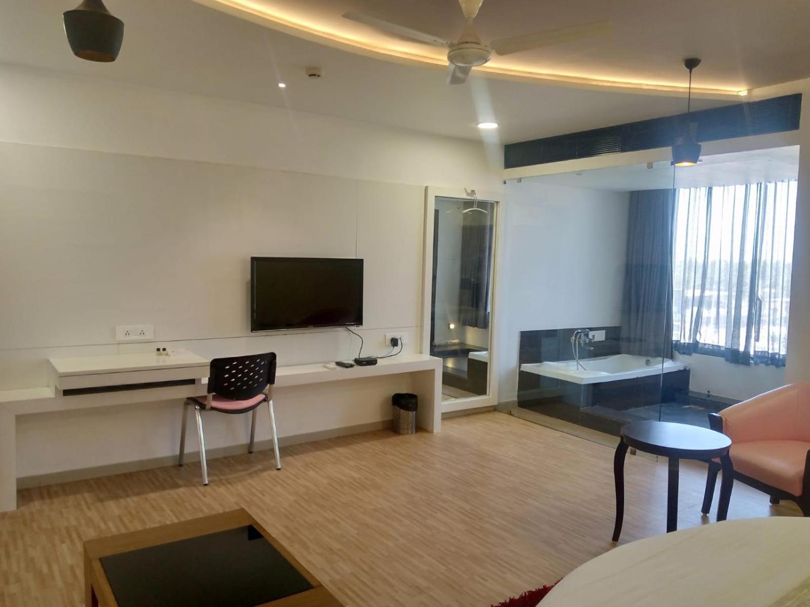 Hotel Shivalik - Mehsana Mahesana エクステリア 写真