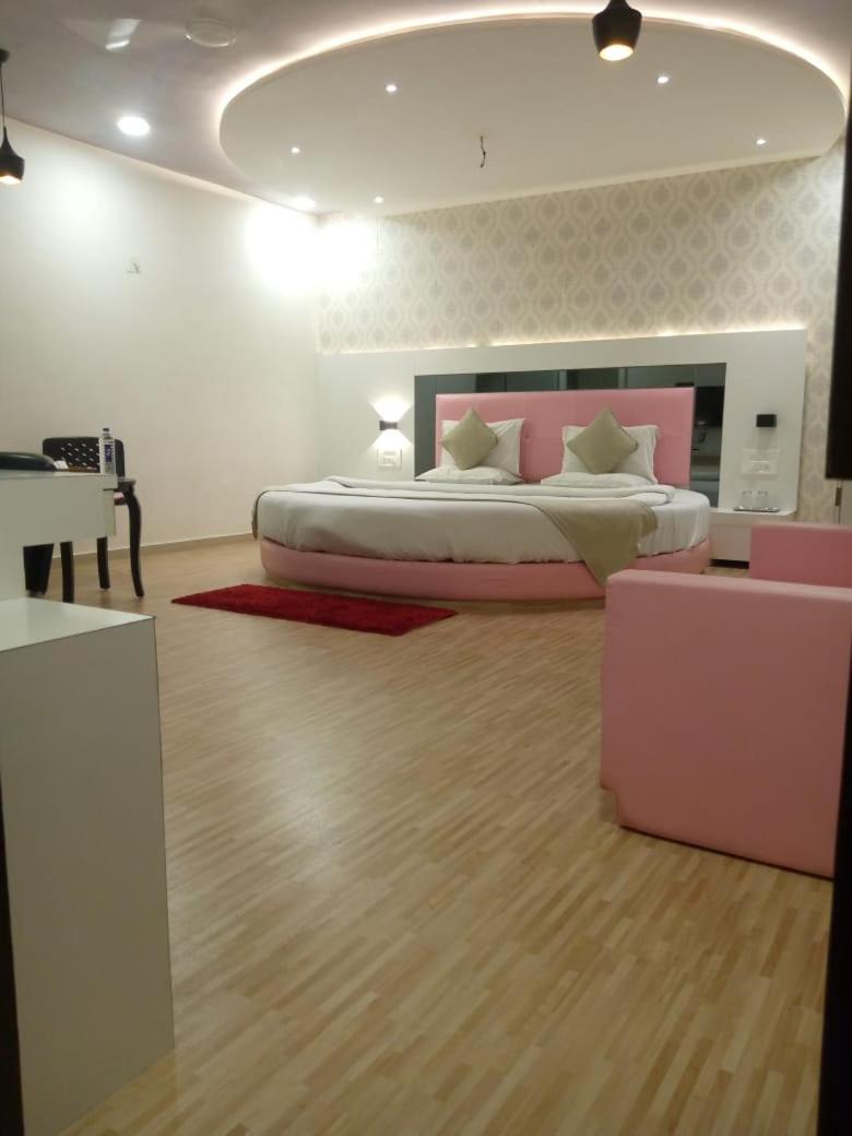 Hotel Shivalik - Mehsana Mahesana エクステリア 写真