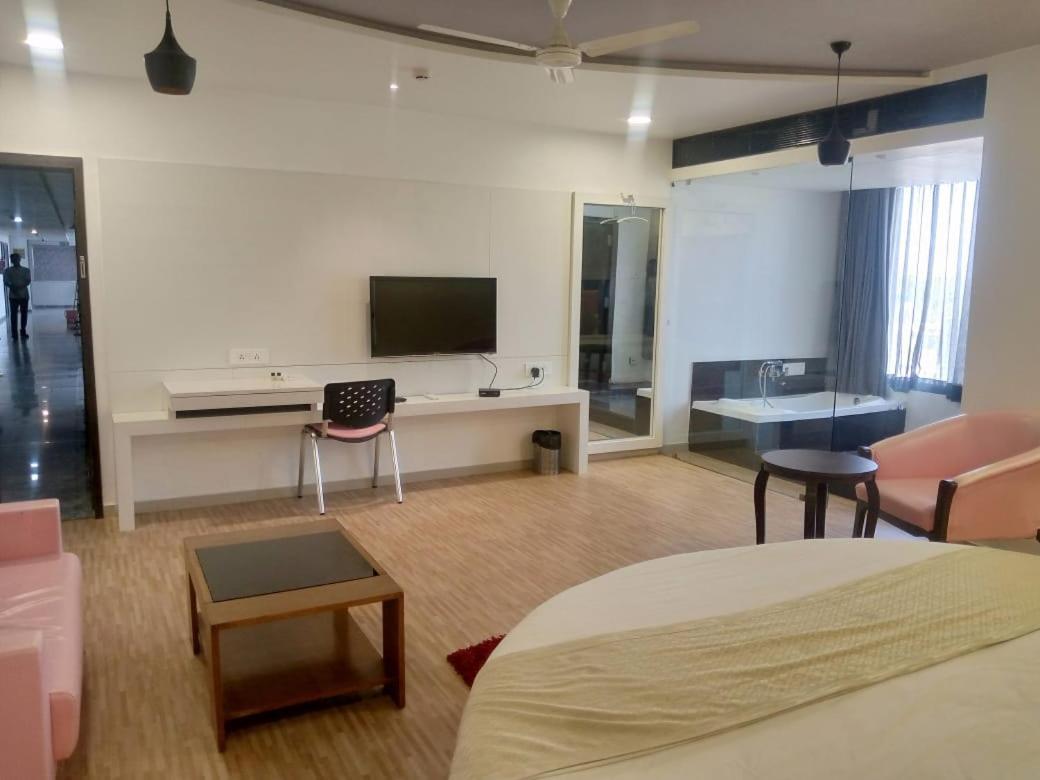 Hotel Shivalik - Mehsana Mahesana エクステリア 写真