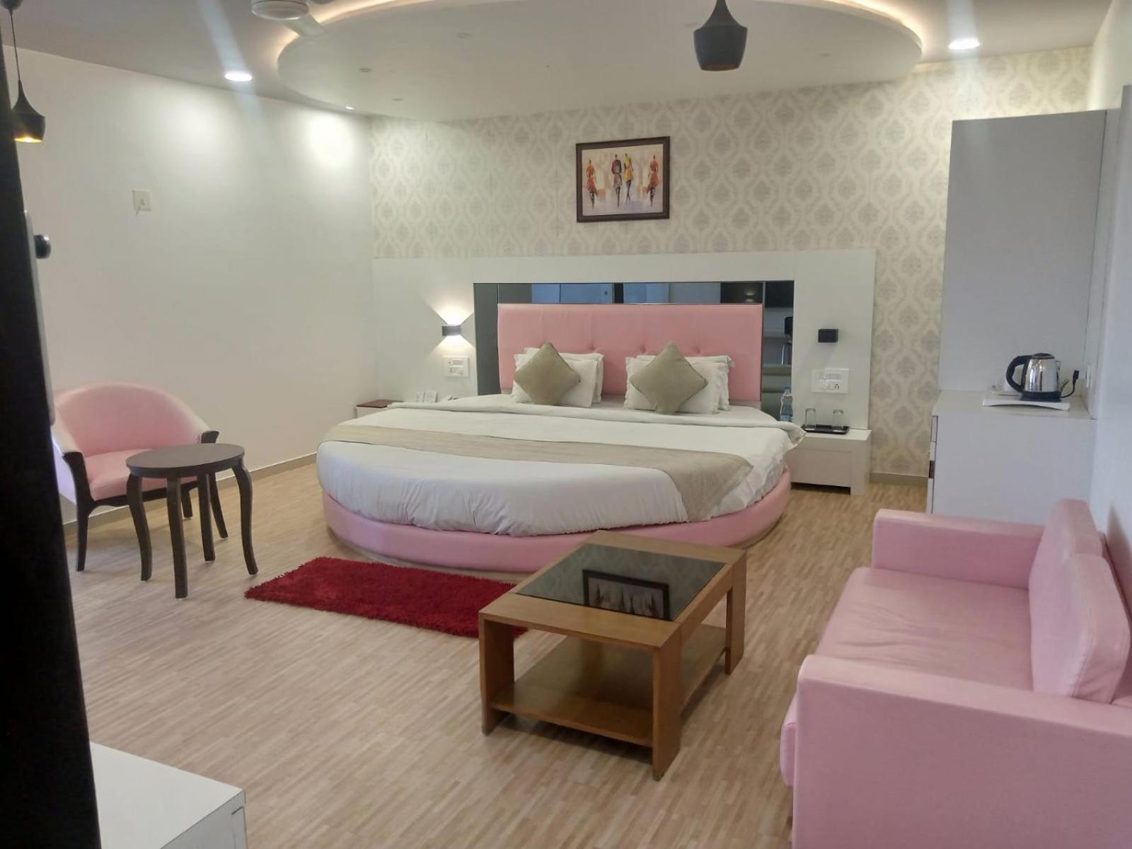 Hotel Shivalik - Mehsana Mahesana エクステリア 写真