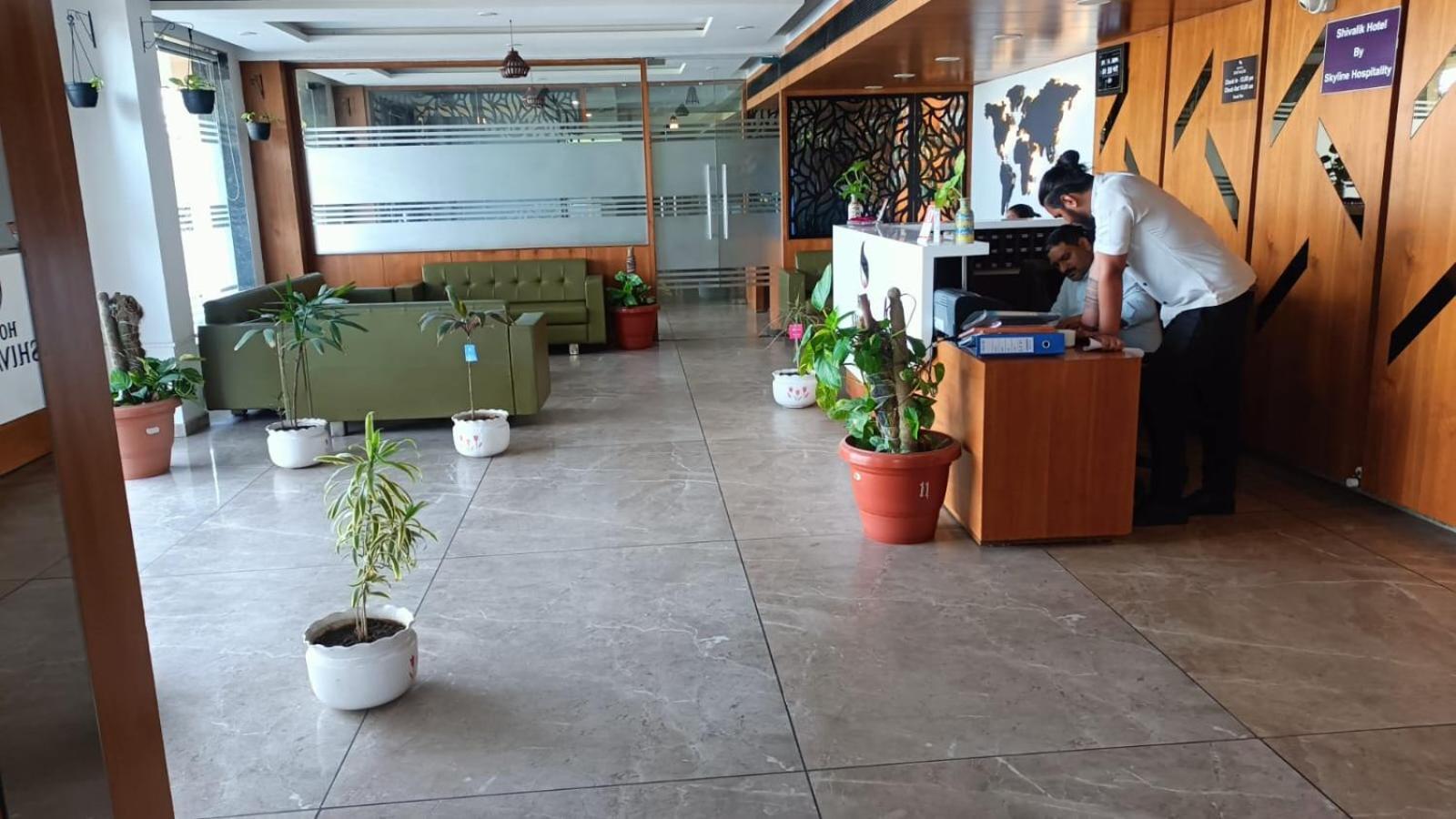 Hotel Shivalik - Mehsana Mahesana エクステリア 写真