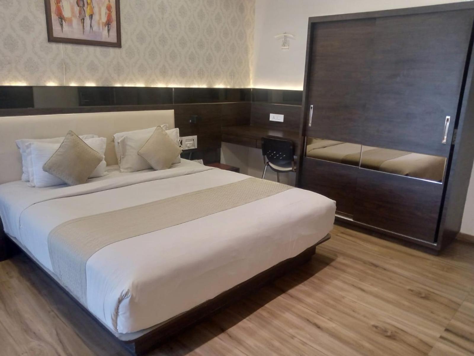 Hotel Shivalik - Mehsana Mahesana エクステリア 写真