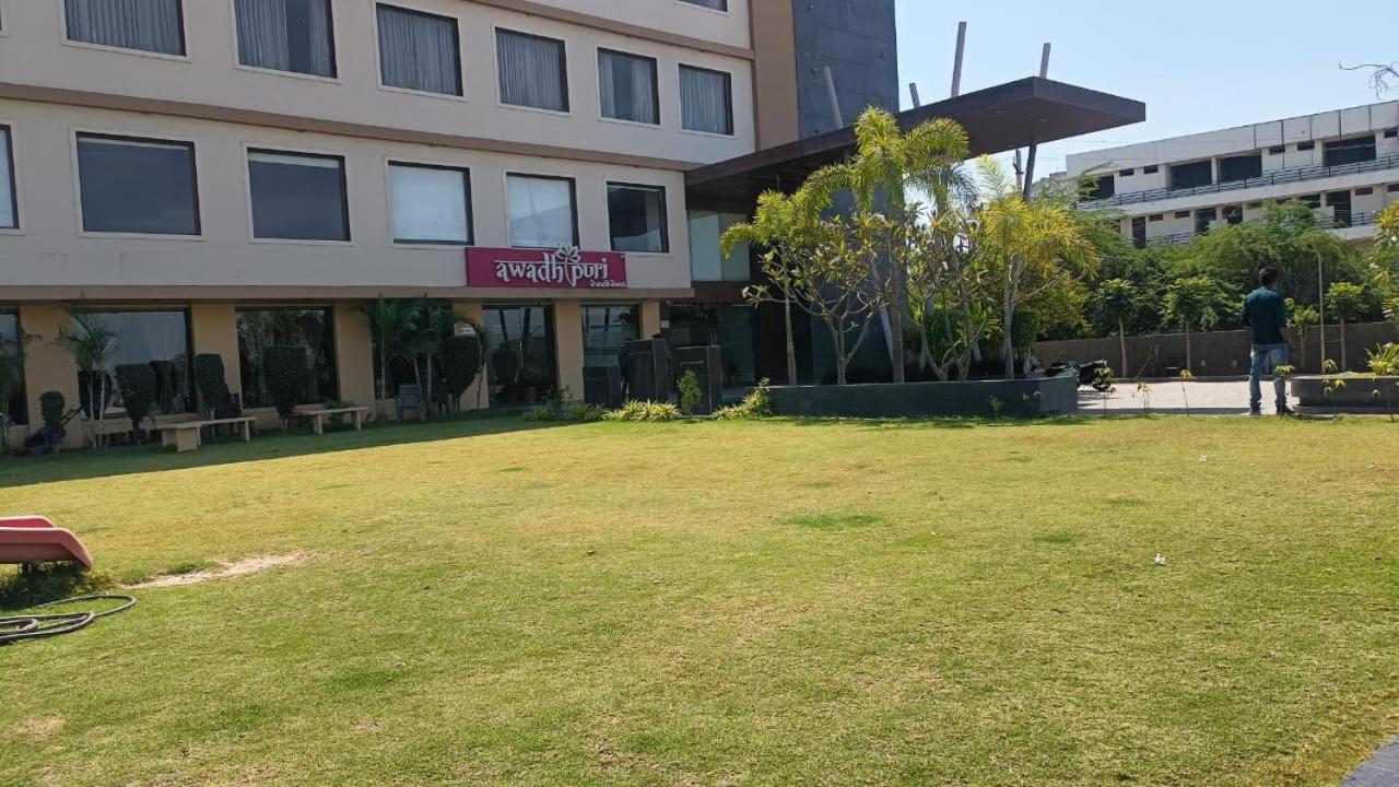 Hotel Shivalik - Mehsana Mahesana エクステリア 写真
