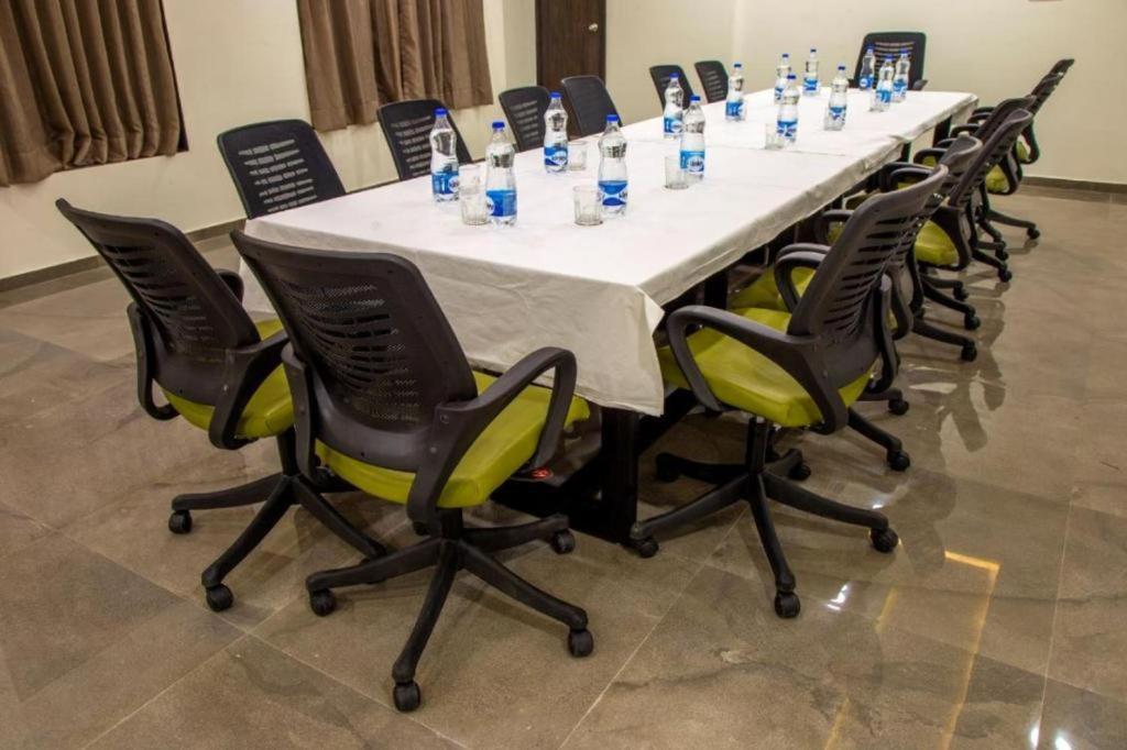 Hotel Shivalik - Mehsana Mahesana エクステリア 写真