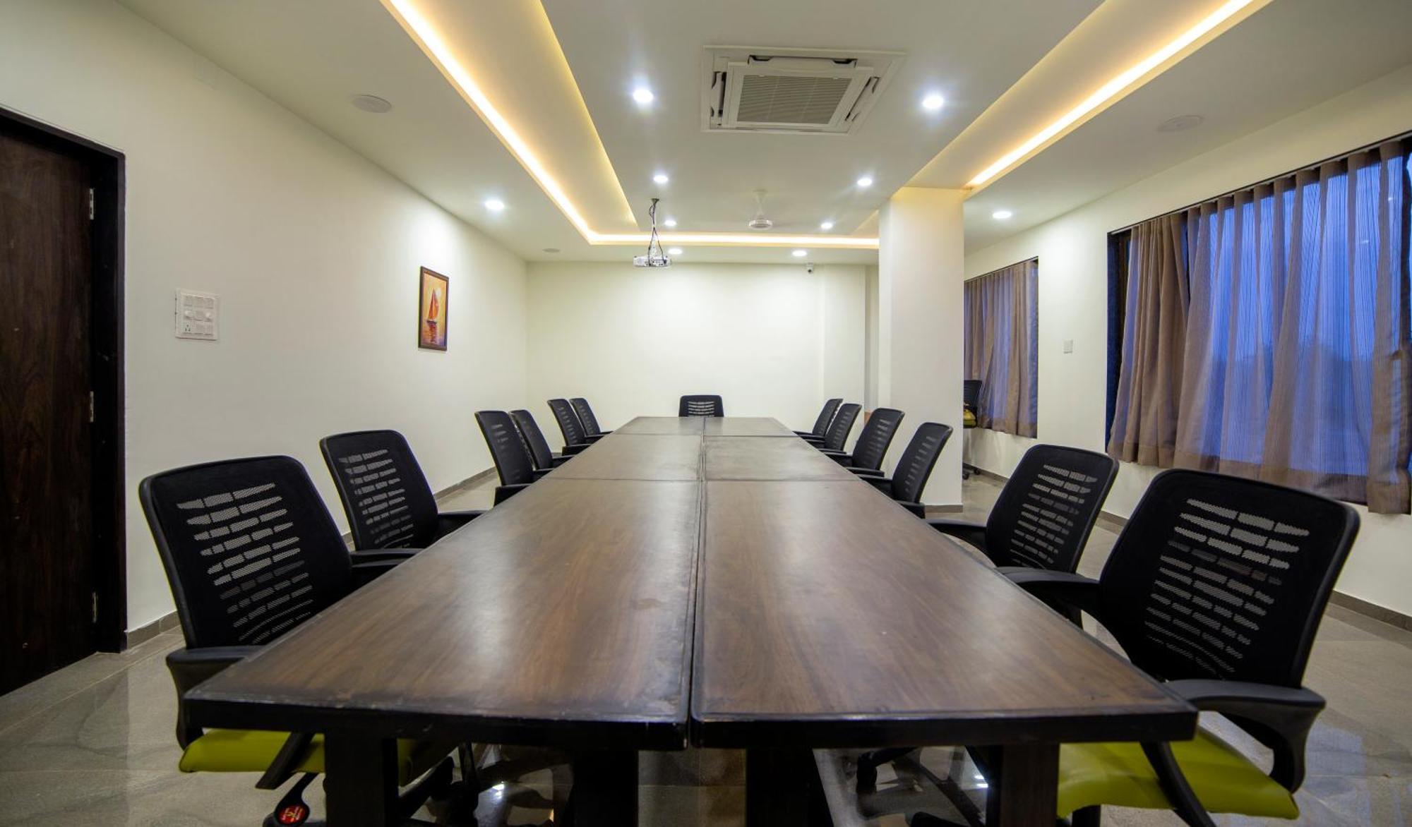Hotel Shivalik - Mehsana Mahesana エクステリア 写真