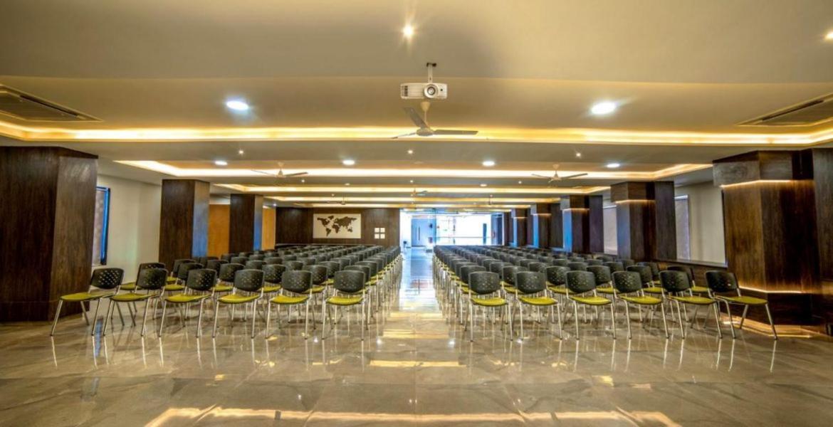 Hotel Shivalik - Mehsana Mahesana エクステリア 写真
