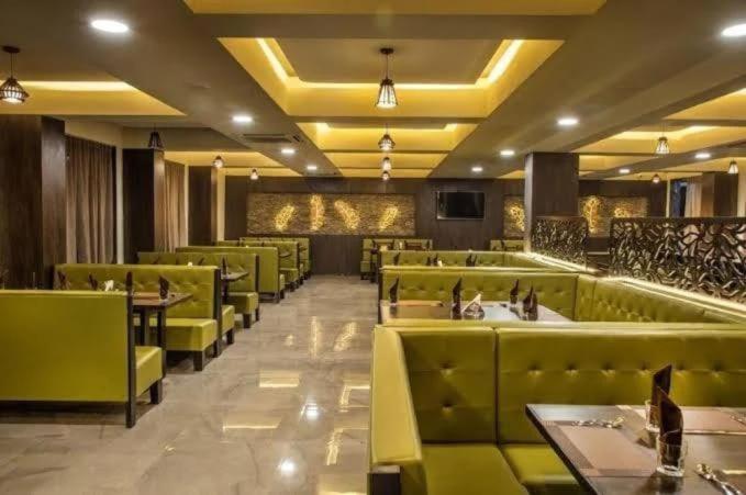 Hotel Shivalik - Mehsana Mahesana エクステリア 写真