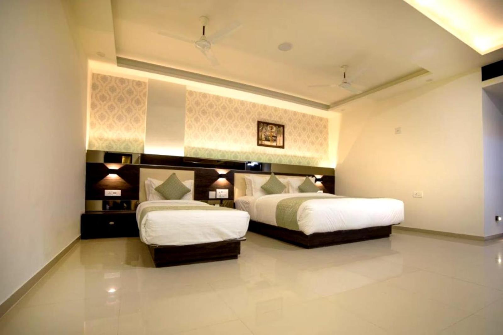 Hotel Shivalik - Mehsana Mahesana エクステリア 写真