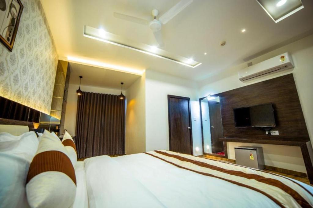 Hotel Shivalik - Mehsana Mahesana エクステリア 写真