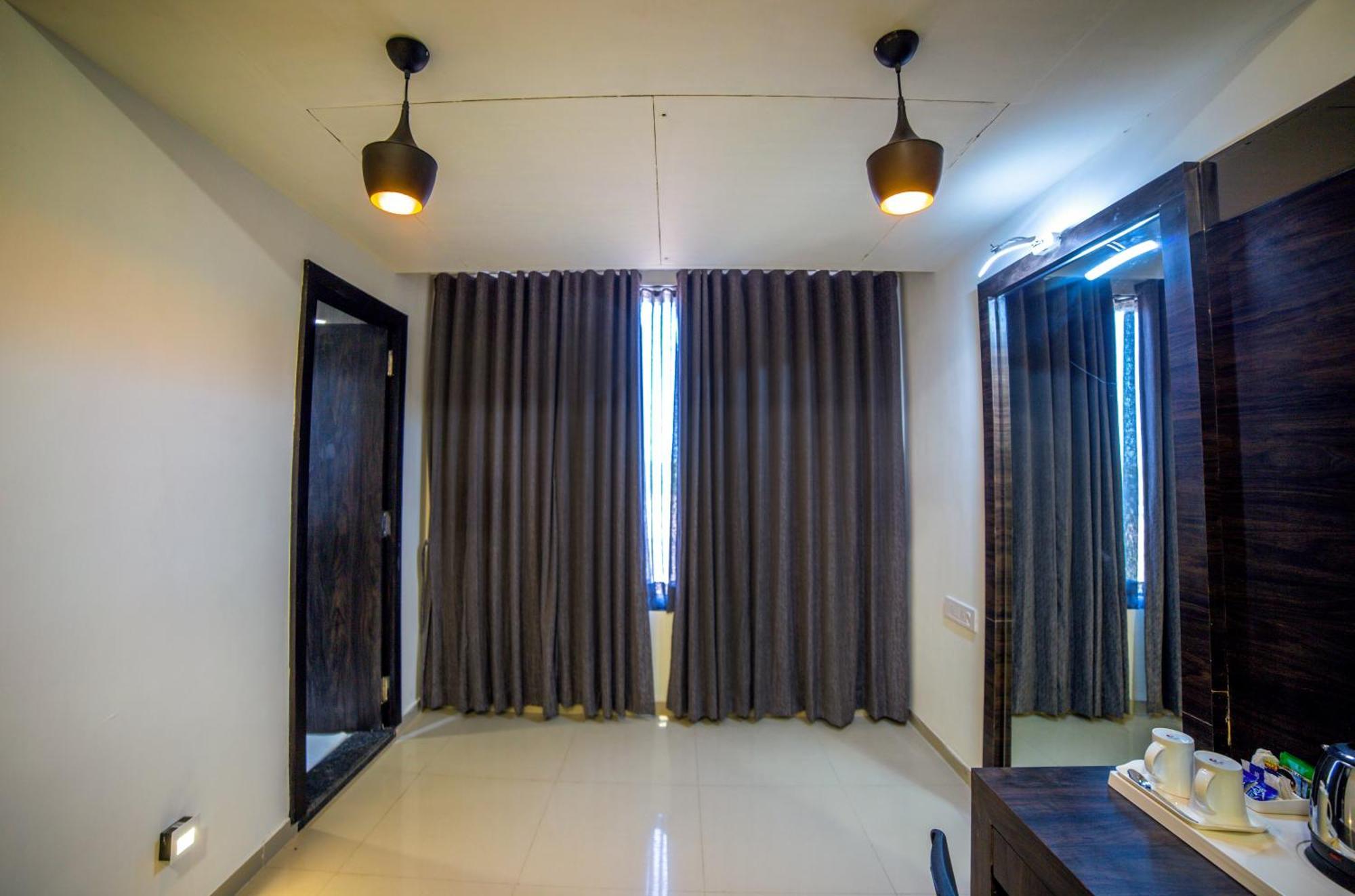 Hotel Shivalik - Mehsana Mahesana エクステリア 写真