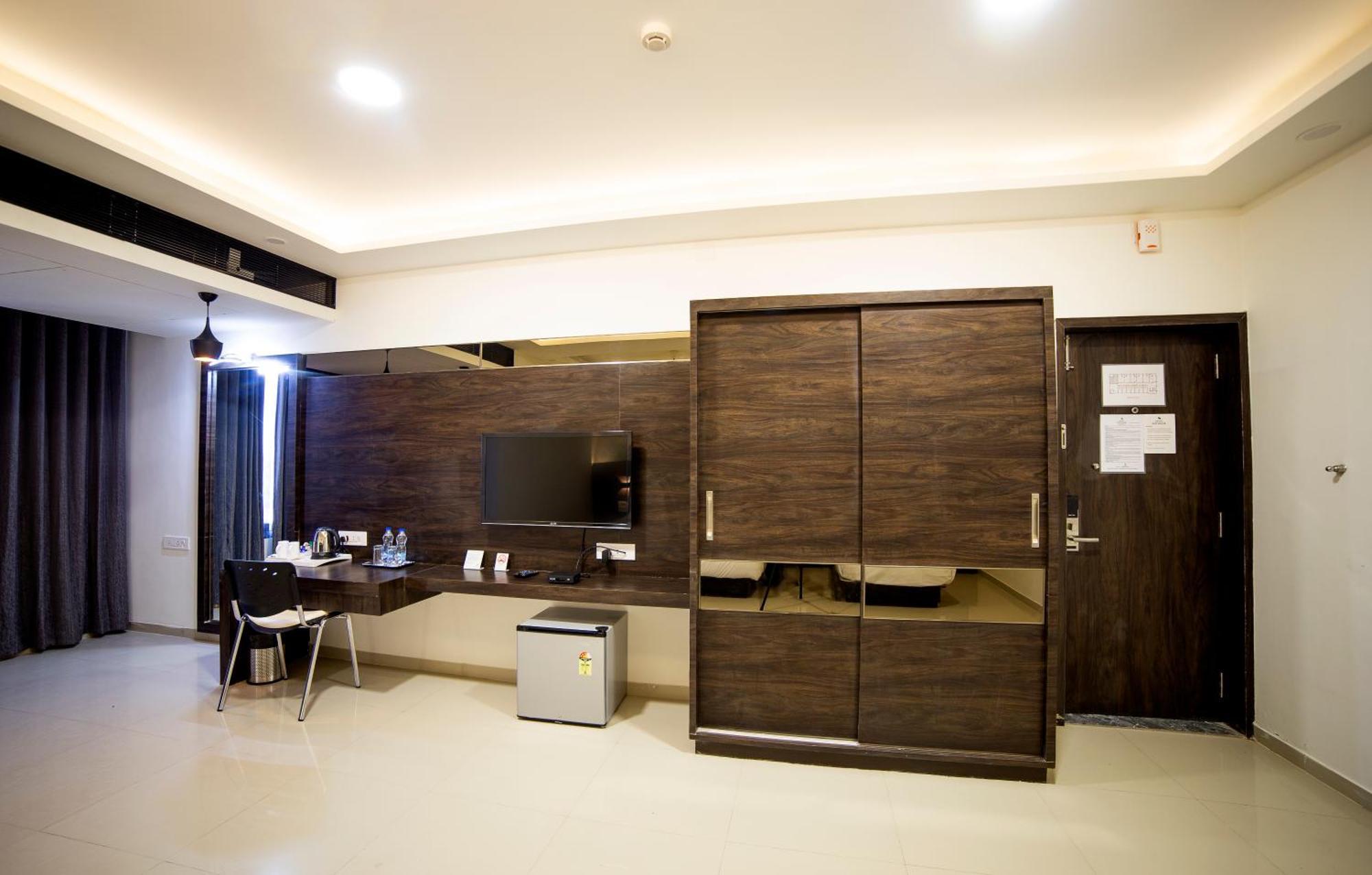 Hotel Shivalik - Mehsana Mahesana エクステリア 写真